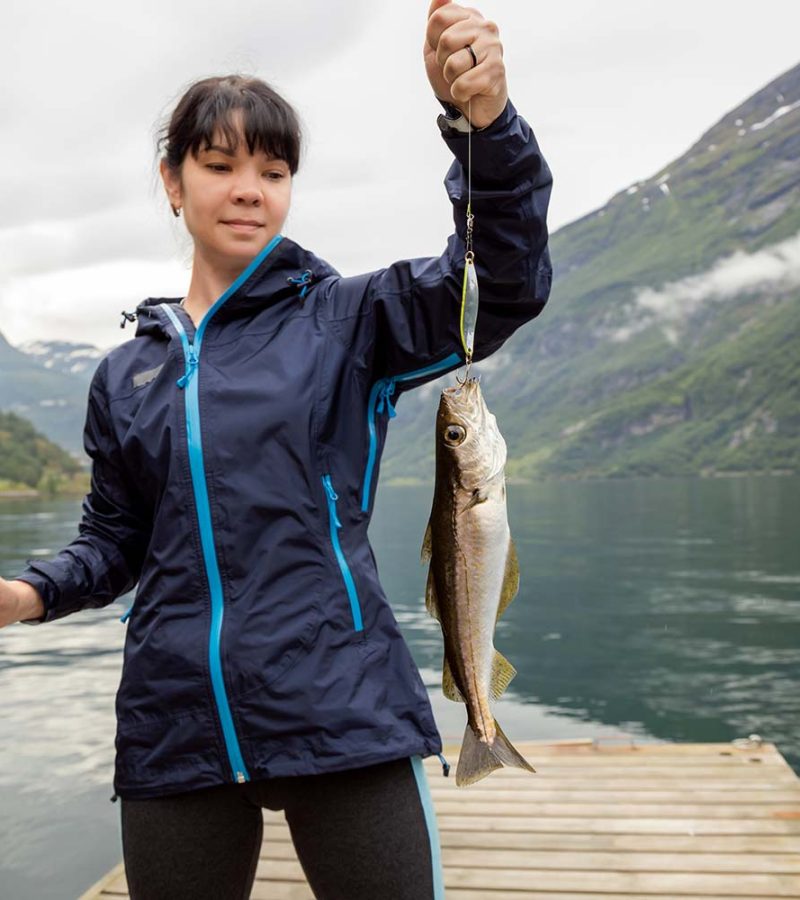 woman-fishing-on-fishing-rod-spinning-in-norway-4T4AA7V-resize.jpg